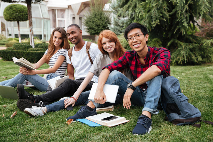 étudiants mixtes extérieur 2